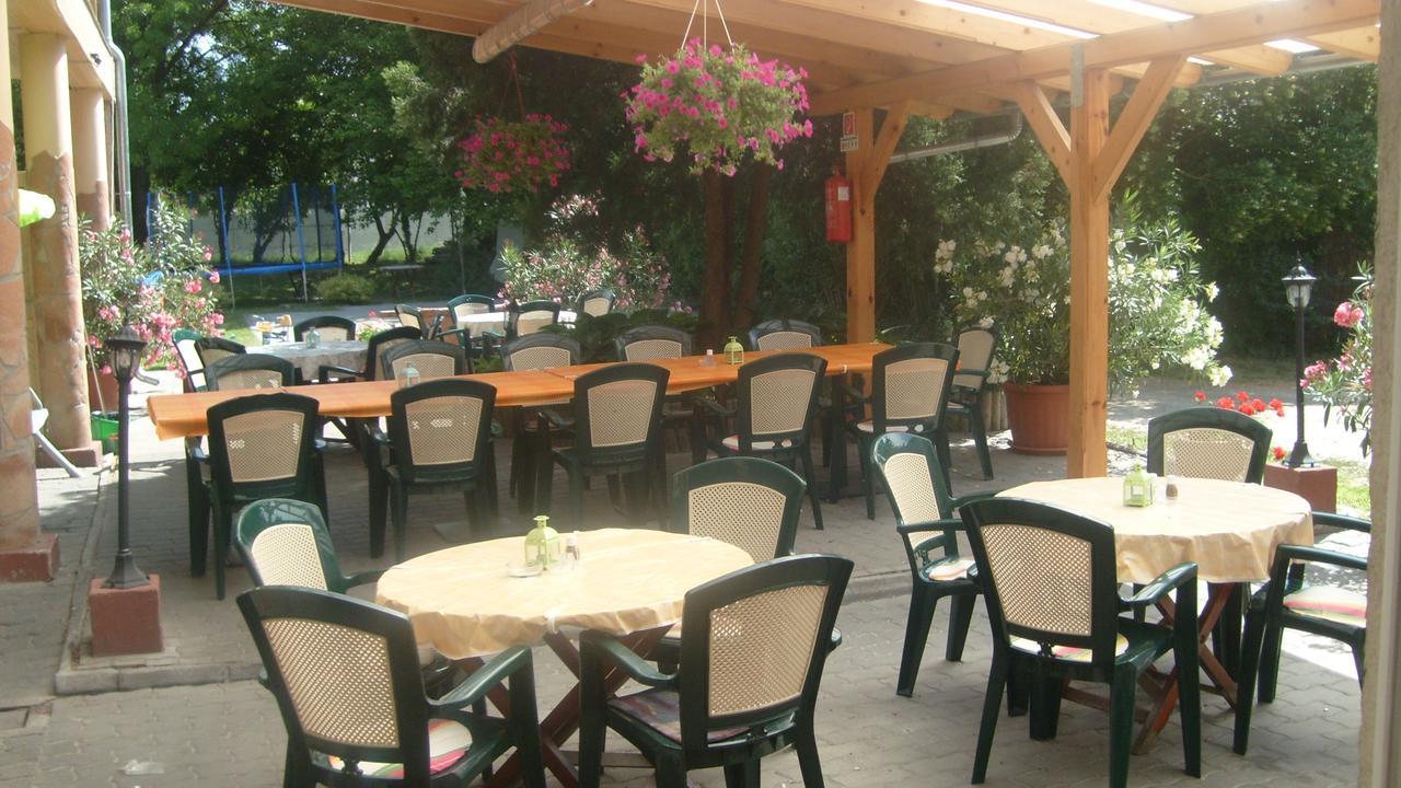 Hársfavirág Vendégház Pápa Extérieur photo